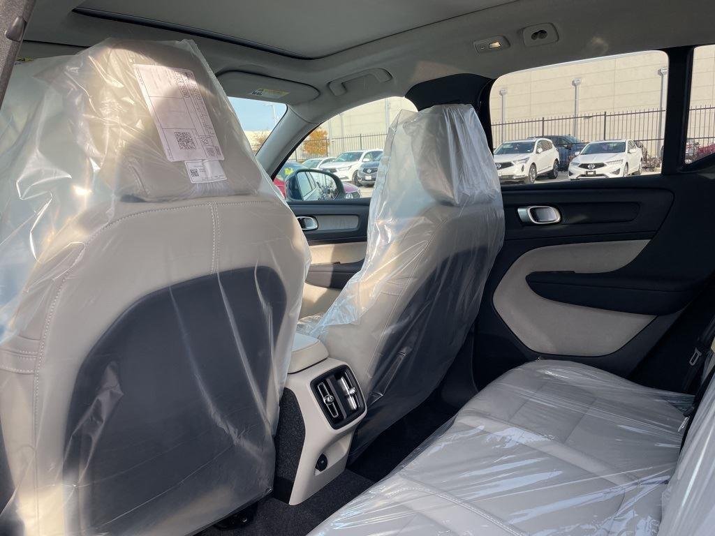new 2025 Volvo XC40 car
