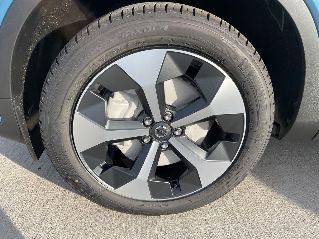 new 2025 Volvo XC40 car