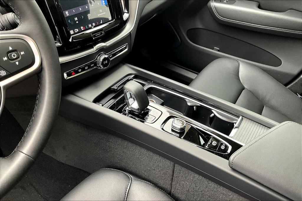 new 2025 Volvo XC60 car