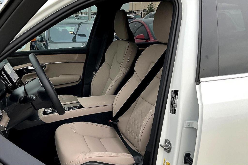 new 2025 Volvo XC90 Plug-In Hybrid car