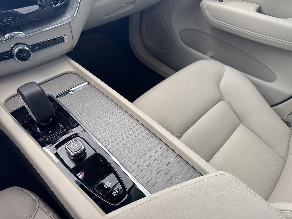new 2025 Volvo XC60 car, priced at $54,585