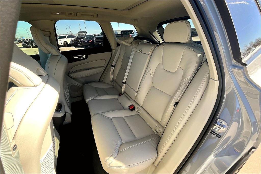new 2025 Volvo XC60 car, priced at $59,910