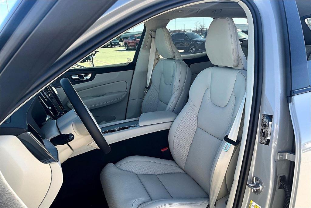 new 2025 Volvo XC60 car, priced at $59,910