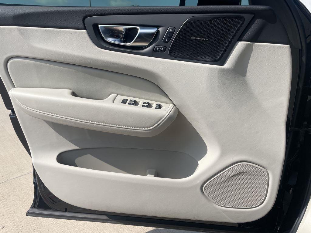 new 2025 Volvo XC60 car, priced at $55,385
