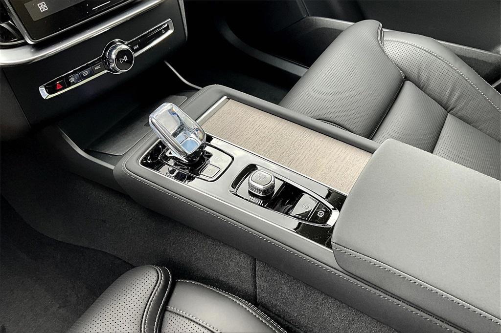 new 2025 Volvo XC90 Plug-In Hybrid car, priced at $82,405