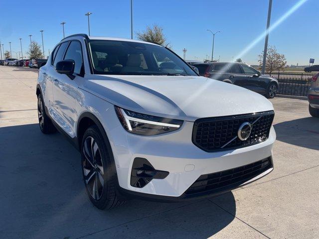 new 2025 Volvo XC40 car