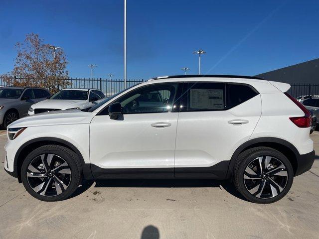 new 2025 Volvo XC40 car