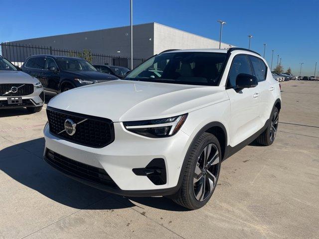 new 2025 Volvo XC40 car