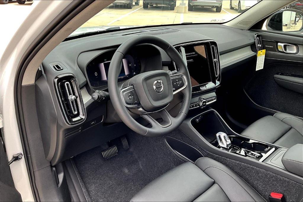 new 2025 Volvo XC40 car