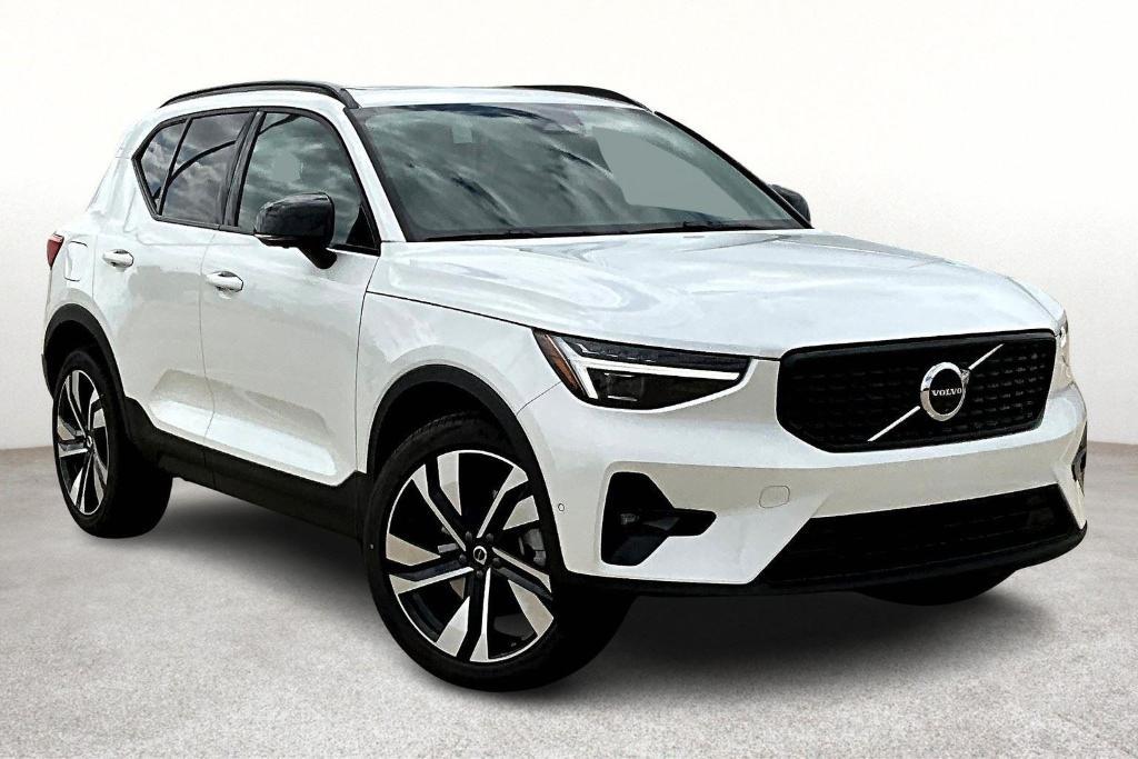 new 2025 Volvo XC40 car