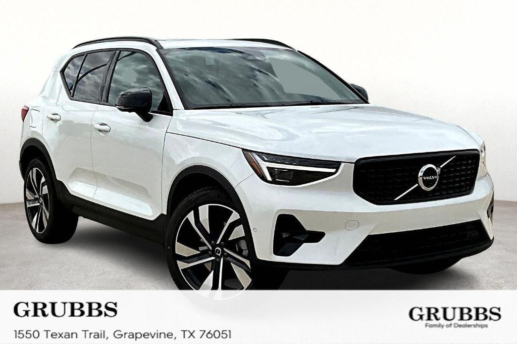 new 2025 Volvo XC40 car