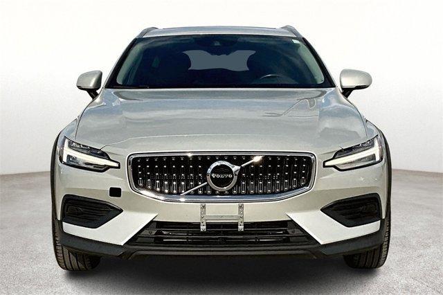 used 2020 Volvo V60 Cross Country car, priced at $31,500