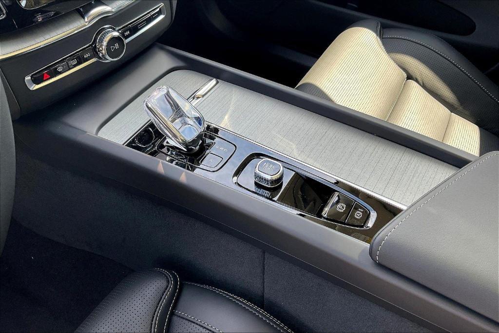 new 2025 Volvo XC60 car
