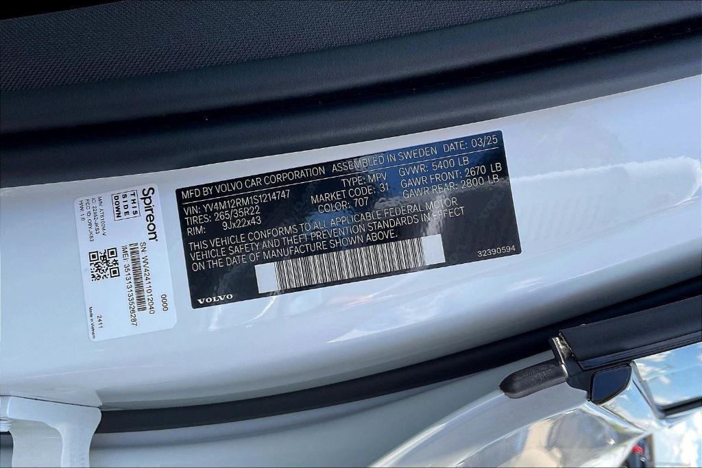 new 2025 Volvo XC60 car