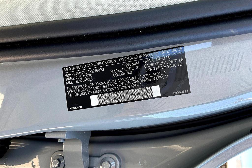 new 2025 Volvo XC60 car, priced at $55,360