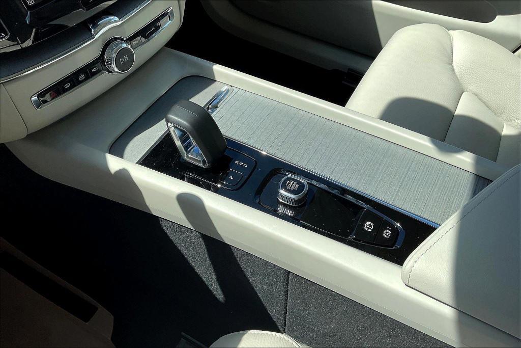 new 2025 Volvo XC60 car, priced at $55,360