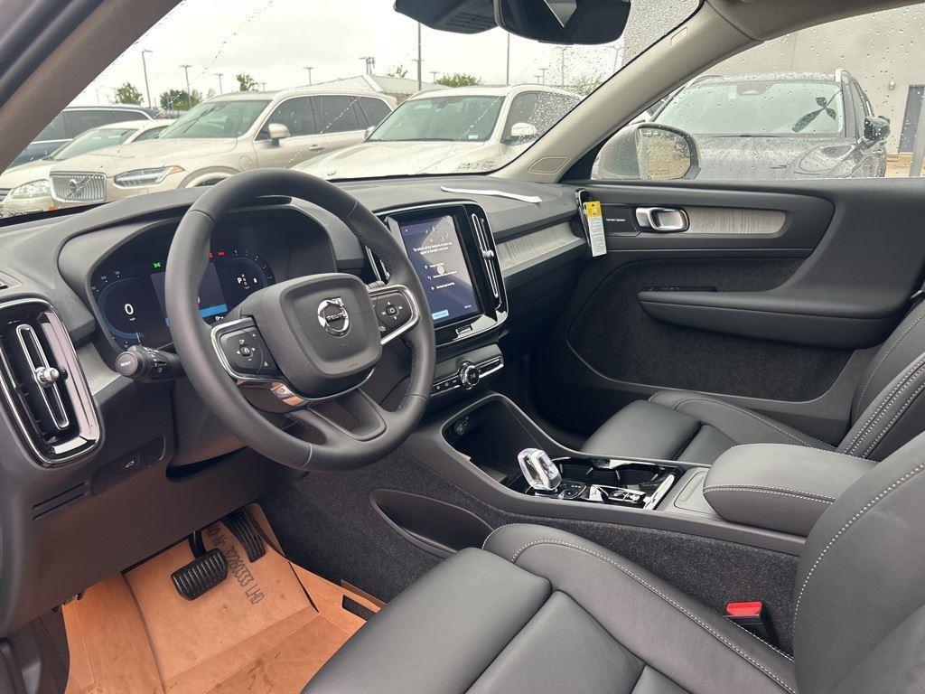 new 2025 Volvo XC40 car, priced at $39,265
