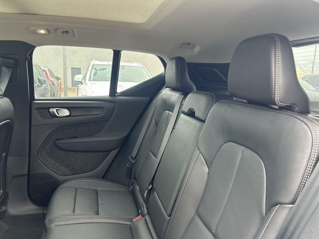 new 2025 Volvo XC40 car, priced at $39,265