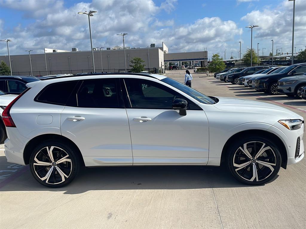 used 2022 Volvo XC60 car, priced at $40,000