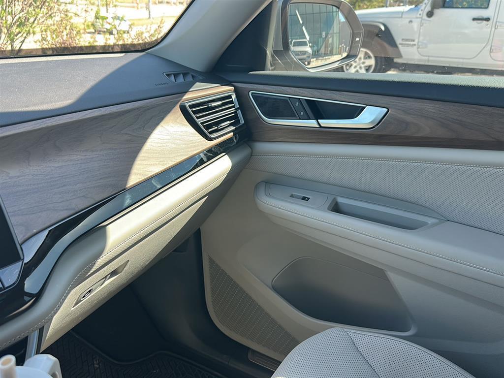 used 2024 Volkswagen Atlas car, priced at $30,898