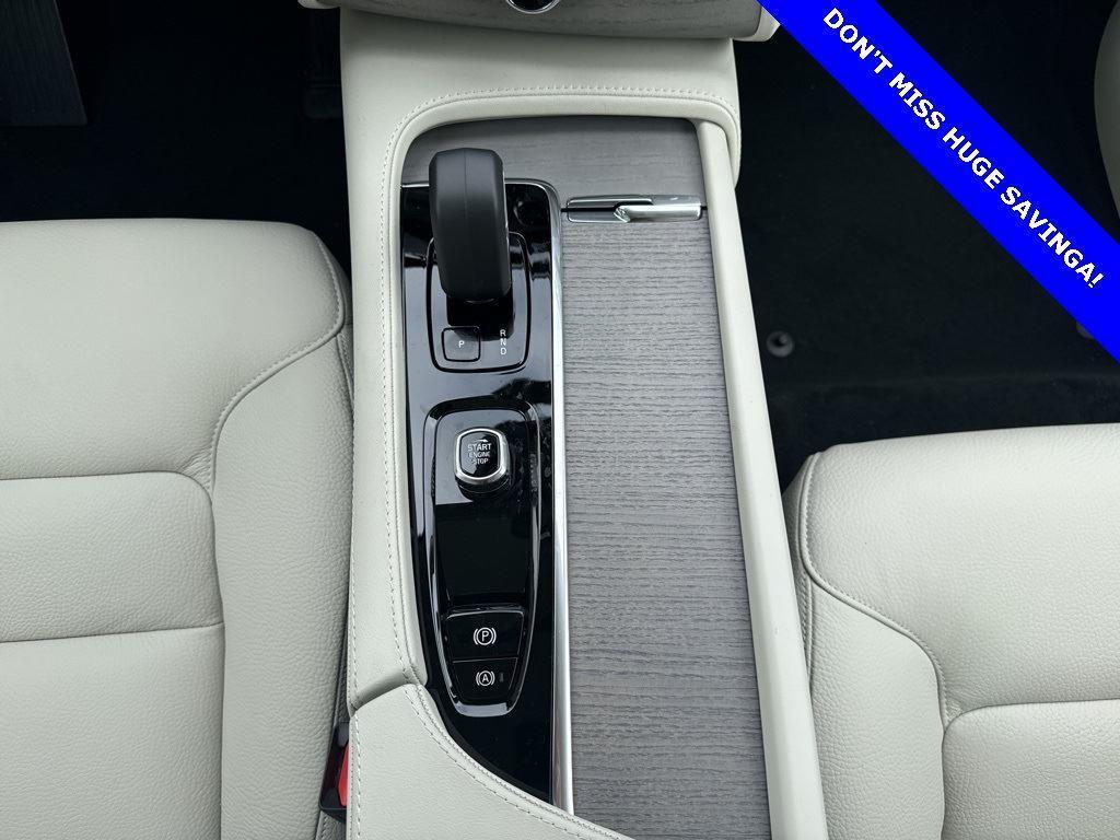 new 2025 Volvo XC90 car, priced at $64,300