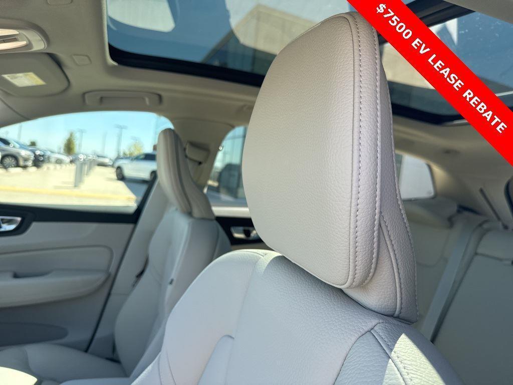 new 2025 Volvo XC60 Plug-In Hybrid car
