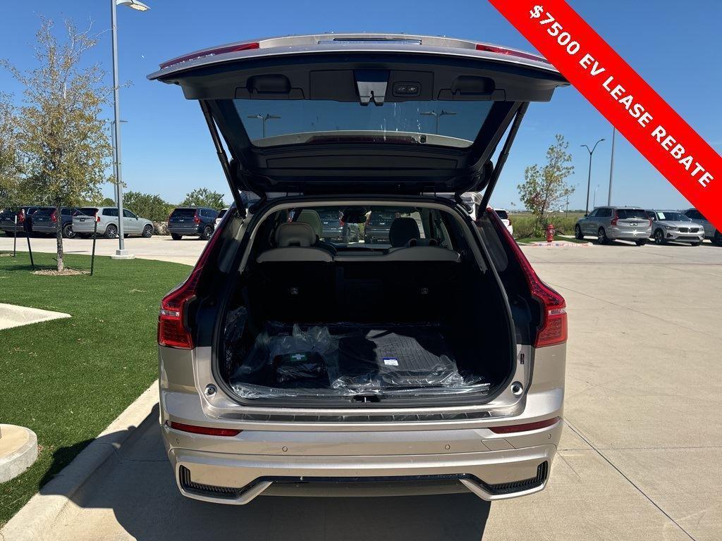 new 2025 Volvo XC60 Plug-In Hybrid car