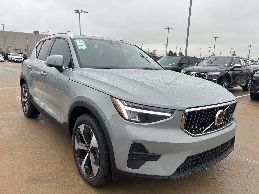 new 2025 Volvo XC40 car, priced at $42,985