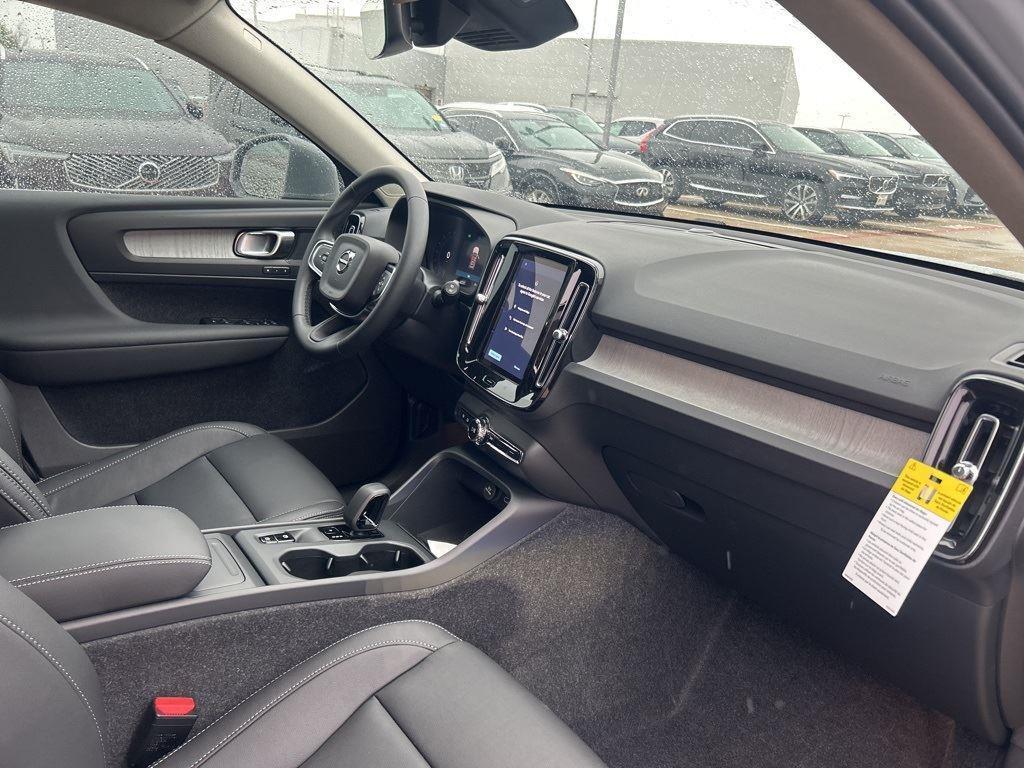 new 2025 Volvo XC40 car, priced at $45,485