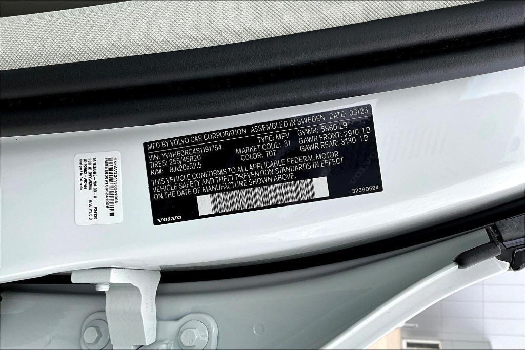 new 2025 Volvo XC60 Plug-In Hybrid car