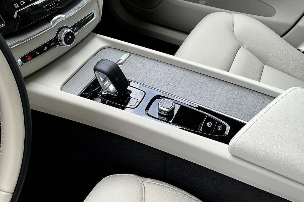 new 2025 Volvo XC60 Plug-In Hybrid car, priced at $66,260