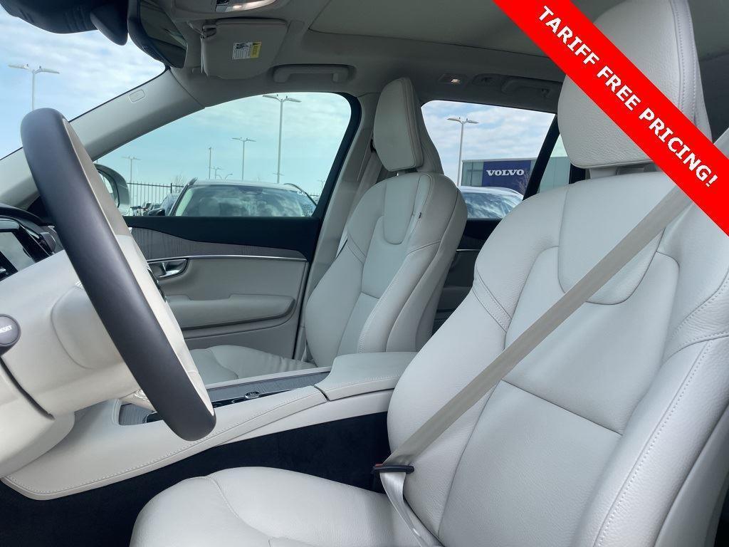 new 2025 Volvo XC90 car, priced at $64,300