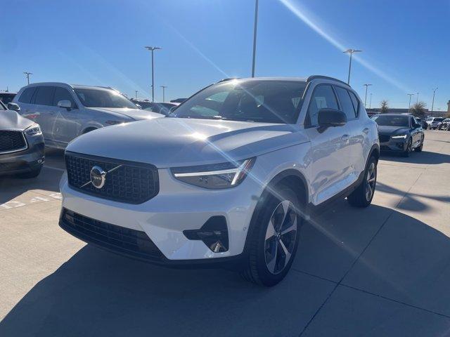 new 2025 Volvo XC40 car