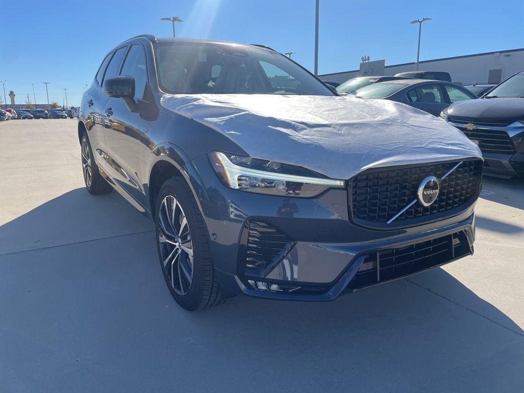 new 2025 Volvo XC60 car, priced at $52,995