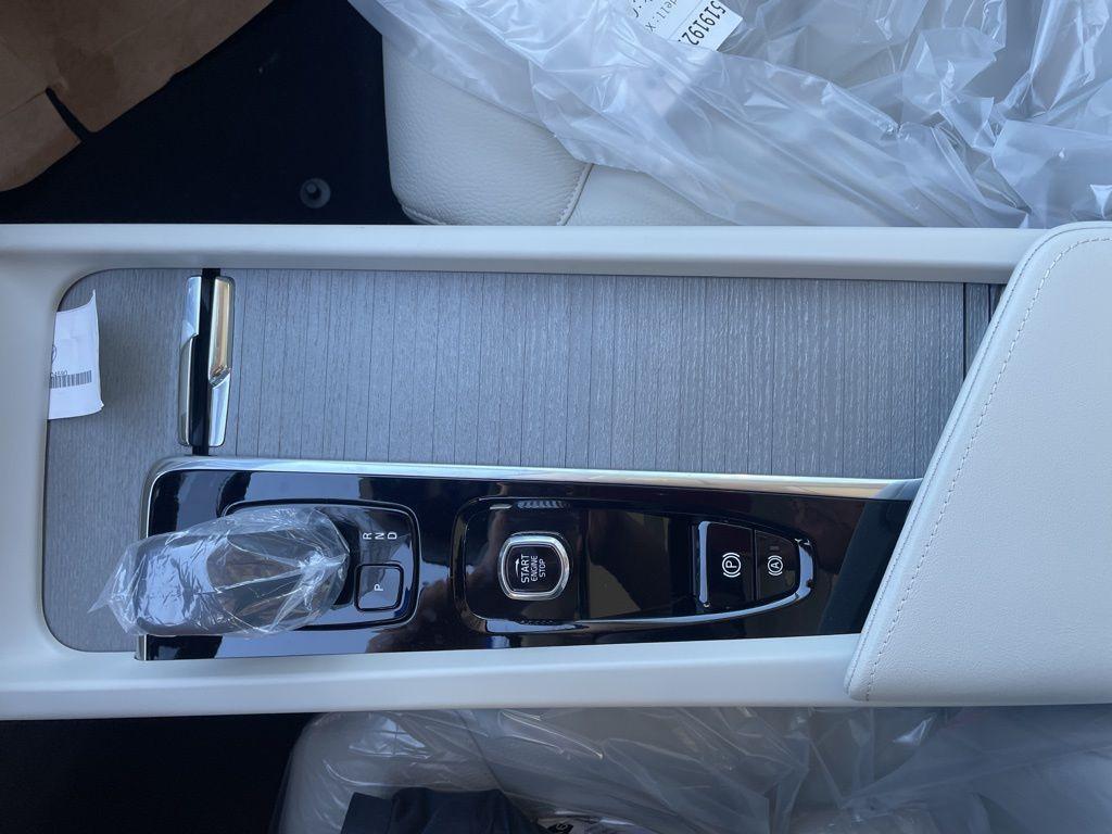 new 2025 Volvo XC60 car, priced at $52,995