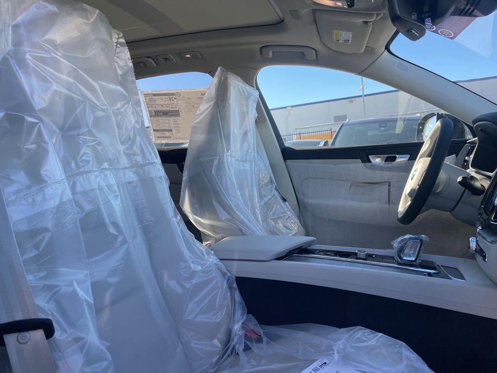 new 2025 Volvo XC60 car, priced at $52,995