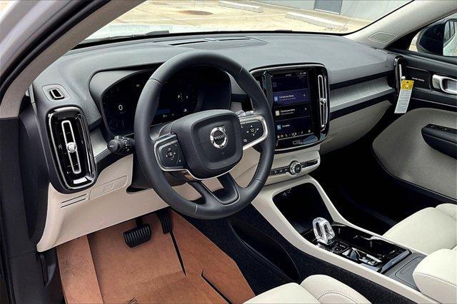 new 2025 Volvo XC40 car, priced at $51,015