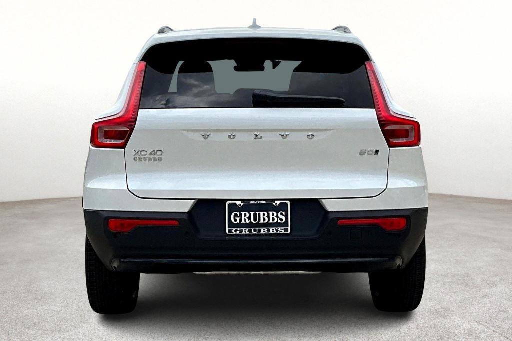 new 2025 Volvo XC40 car, priced at $51,015