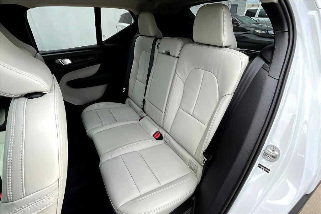 new 2025 Volvo XC40 car, priced at $51,015