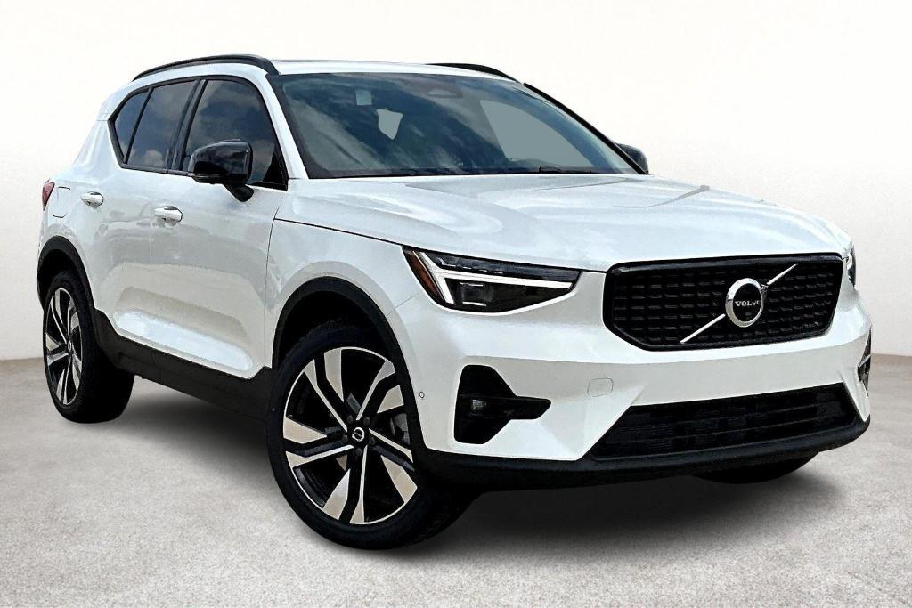 new 2025 Volvo XC40 car, priced at $51,015