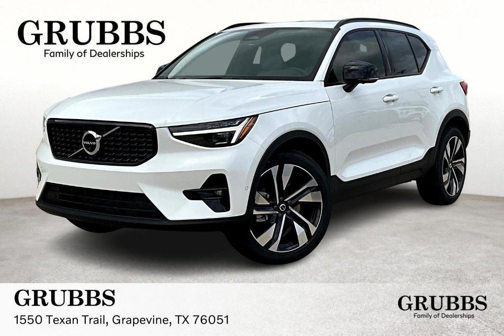 new 2025 Volvo XC40 car, priced at $51,015