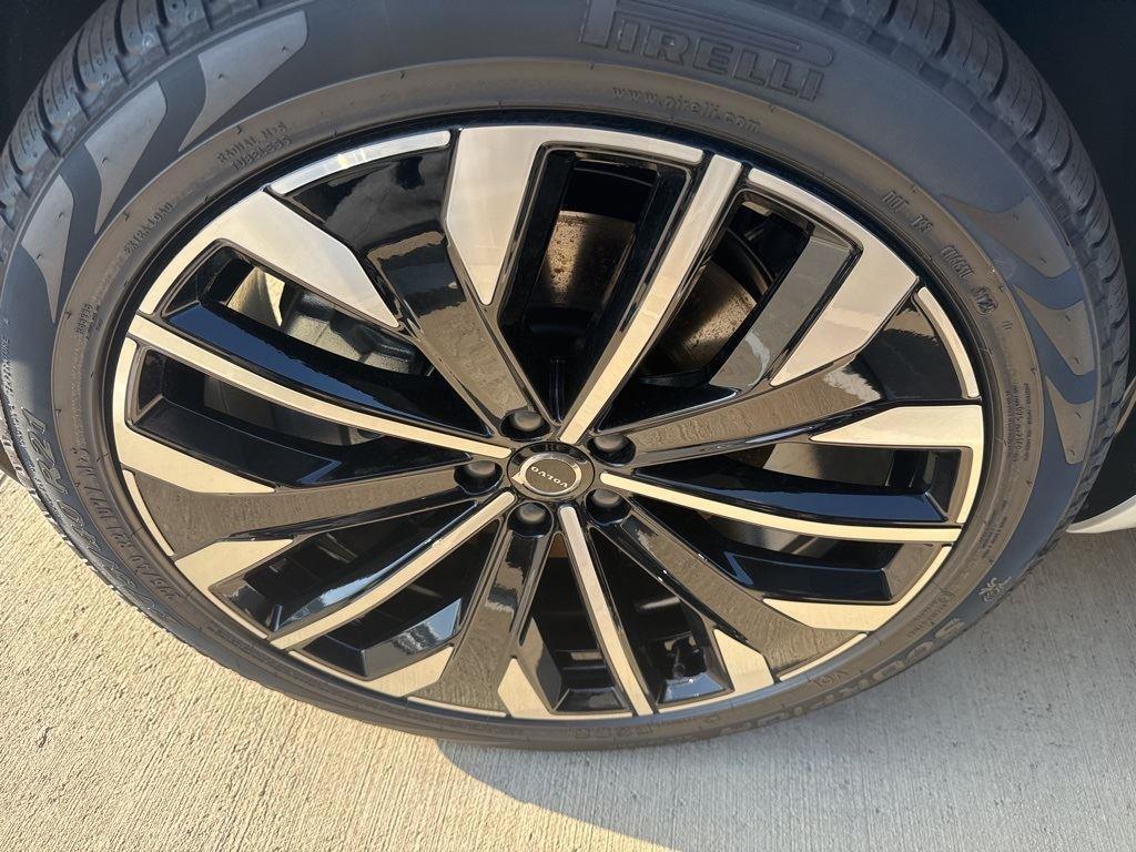 new 2025 Volvo XC90 Plug-In Hybrid car