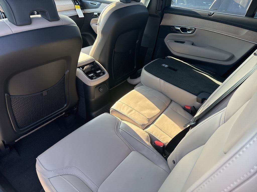 new 2025 Volvo XC90 Plug-In Hybrid car