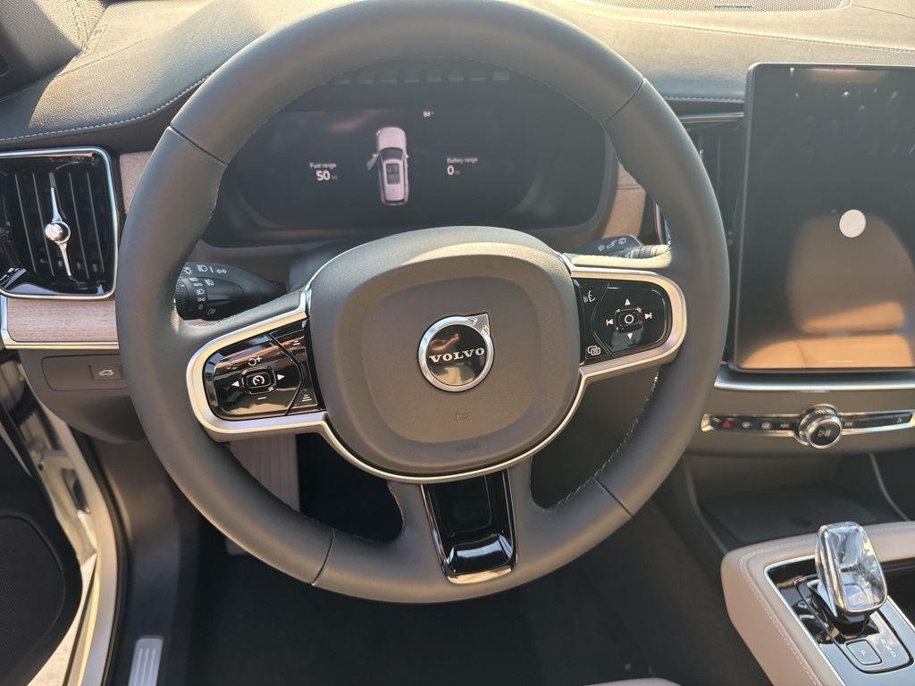 new 2025 Volvo XC90 Plug-In Hybrid car