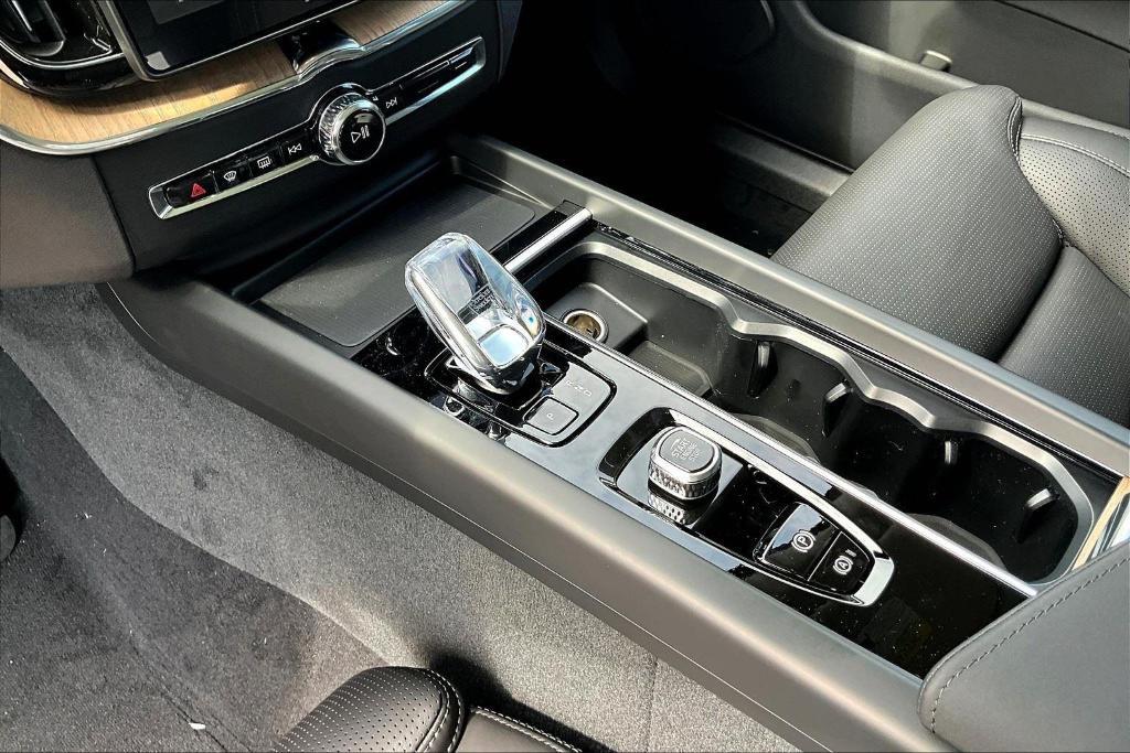 new 2026 Volvo XC60 Plug-In Hybrid car, priced at $75,235