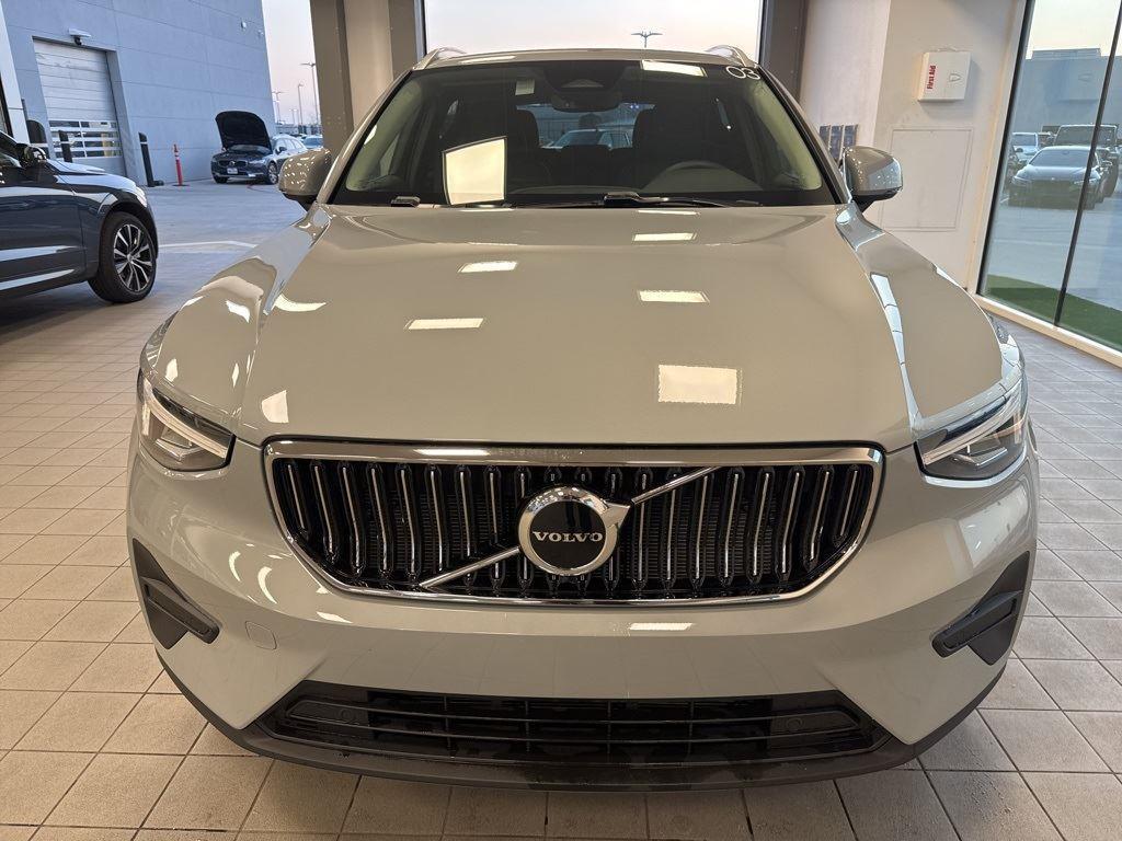 new 2025 Volvo XC40 car, priced at $31,295
