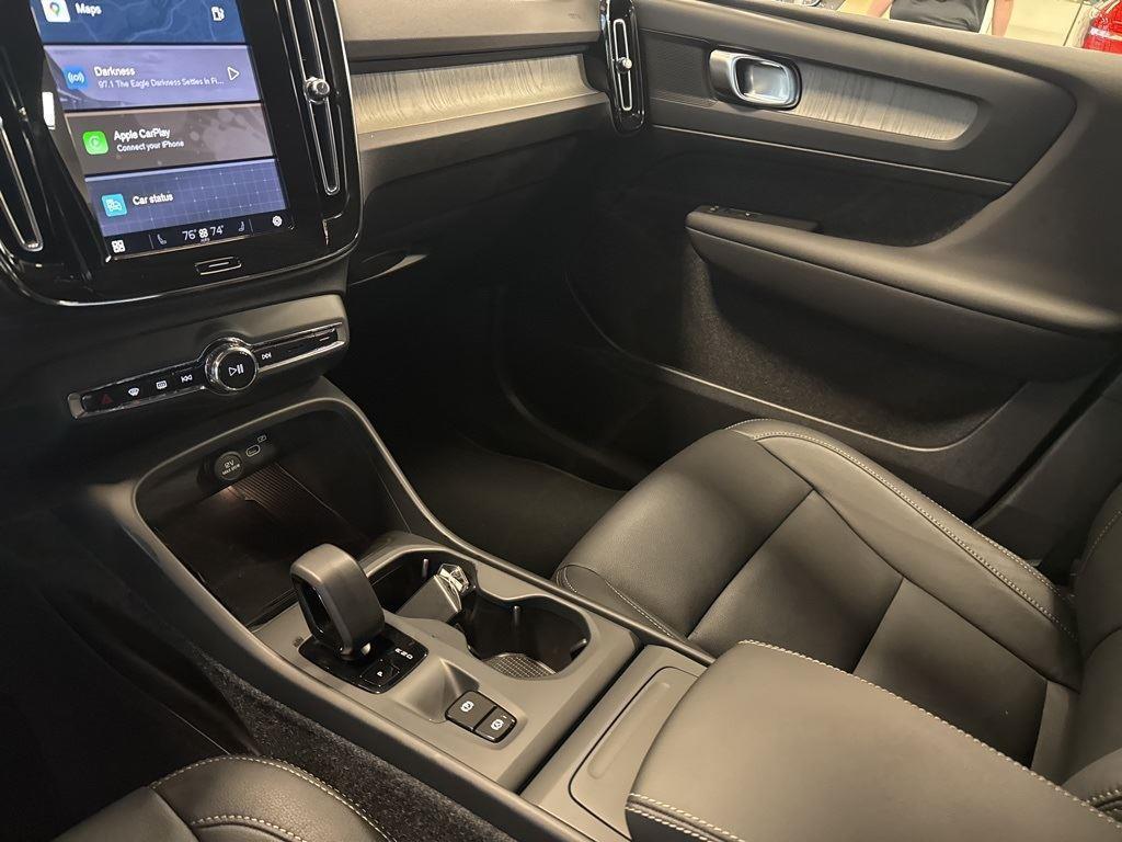 new 2025 Volvo XC40 car, priced at $31,295
