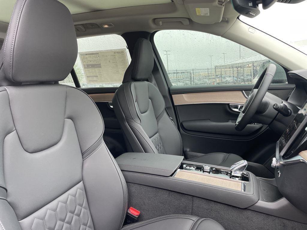 new 2025 Volvo XC90 car, priced at $65,145
