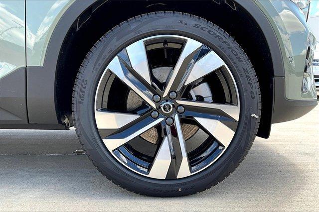 new 2025 Volvo XC40 car, priced at $51,565