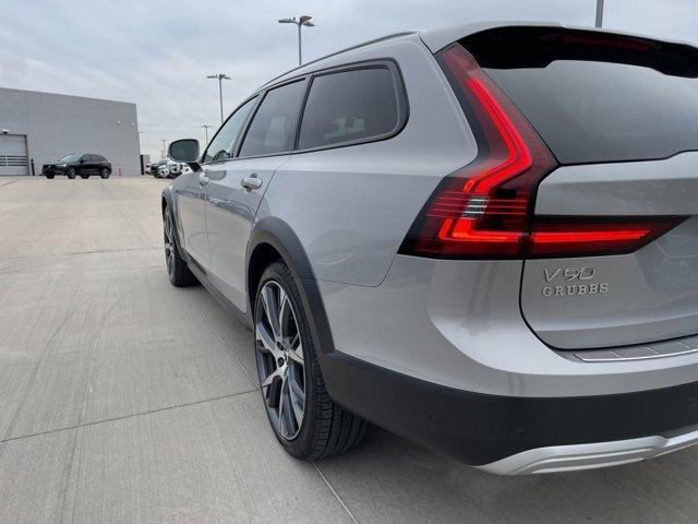 new 2025 Volvo V90 Cross Country car, priced at $65,981